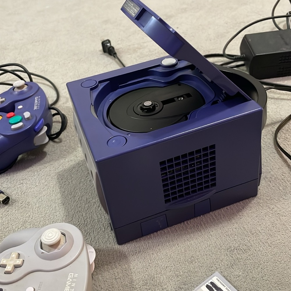 Nintendo GameCube Console Set - Picture 9 of 10